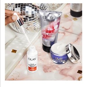 A Little Extra Brightening
Retinol and Vitamin C Gift Set